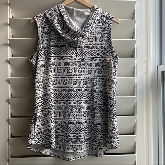 LulaRoe Sleeveless Tank with hood size Large - Picture 5 of 5